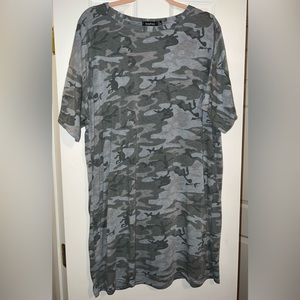 LIKE NEW! Boohoo Camo T-Shirt Dress, Size: 14